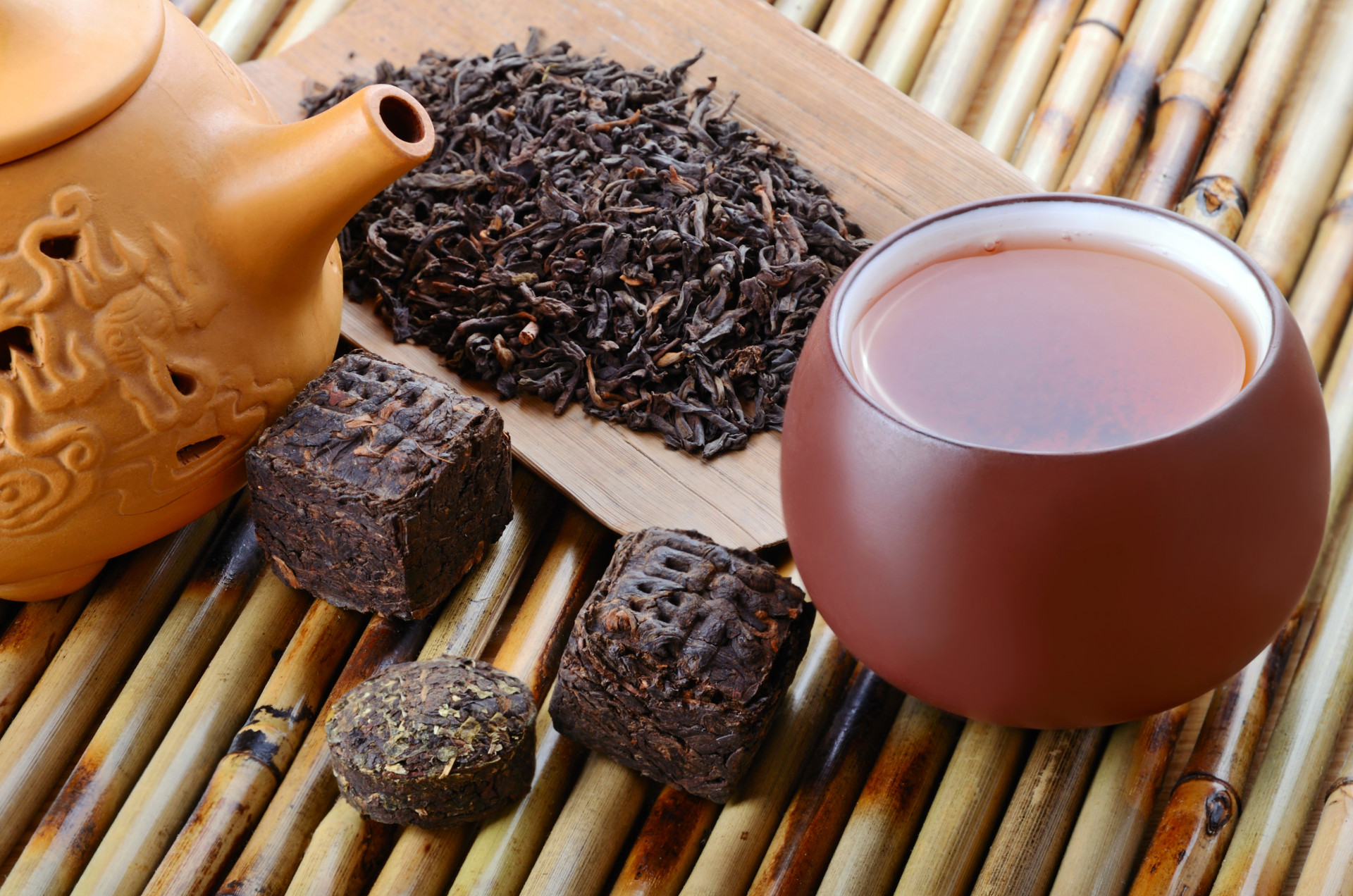 Pu Erh Tee, Blätter und Aufguss